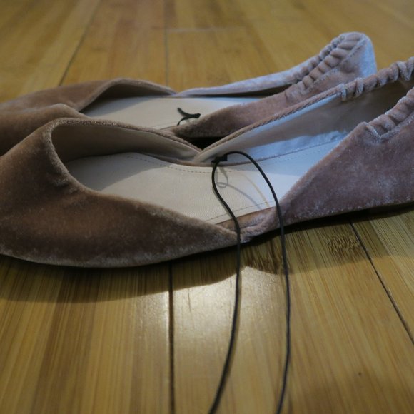 H&M Women's Blush Color Velvet Slip On Pointy Toe Twee Preppy Flats Shoes Sz 9.5 - Picture 1 of 8